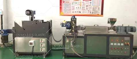 Macchine per estrusione di fogli sottili